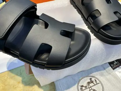 Hermes Women's Chypre Sandal Black CalfSkin #3332 - Image 4