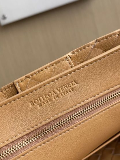  Bottega Veneta Medium Andiamo Tote Bag Top handle bag Dark praline #3638 - Image 8