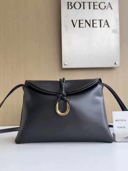 Replica Bottega Veneta Medium Liberta bag Winter Liberta Black #3631