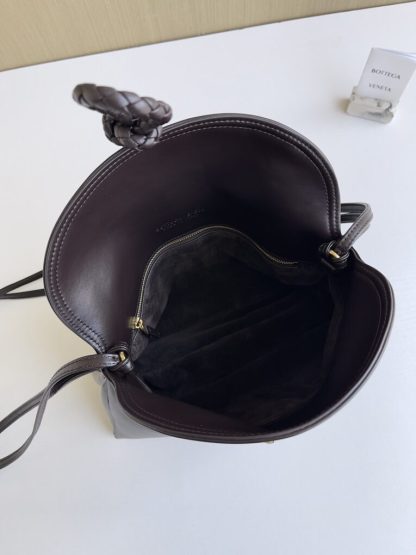  Bottega Veneta Medium Liberta bag Winter Liberta Fondant #3632 - Image 9