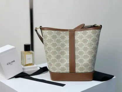 REPLICA CELINE SMALL BUCKET IN TRIOMPHE CANVAS AND CALFSKIN 191442 GREGE #3962 - Image 11