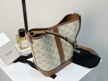 REPLICA CELINE SMALL BUCKET IN TRIOMPHE CANVAS AND CALFSKIN 191442 GREGE #3962 - Image 13