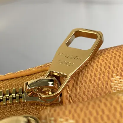  Louis Vuitton Men's 57th Street NYC Avenue Slingbag M12869 #4101 - Image 4