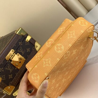  Louis Vuitton Men's 57th Street NYC Avenue Slingbag M12869 #4101 - Image 8