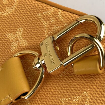  Louis Vuitton Men's 57th Street NYC Avenue Slingbag M12869 #4101 - Image 9