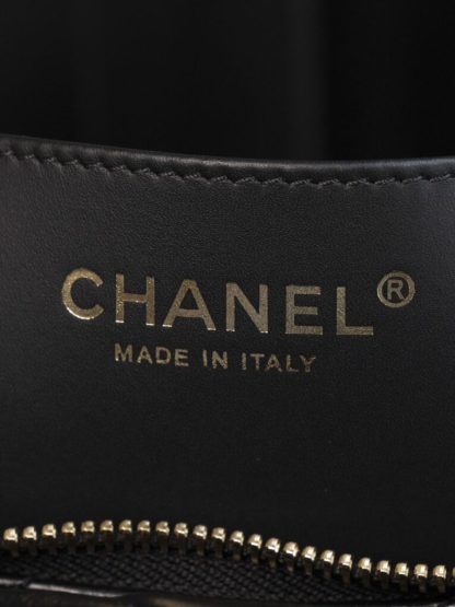 REPLICA CHANEL MAXI HOBO BAG BLACK LAMBSKIN 2025 #4036 - Image 17