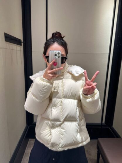 REPLICA MONCLER WOMEN'S ETTORE HOODED TEXTURED SHORT DOWN JACKET WHITE #4133 - Image 10