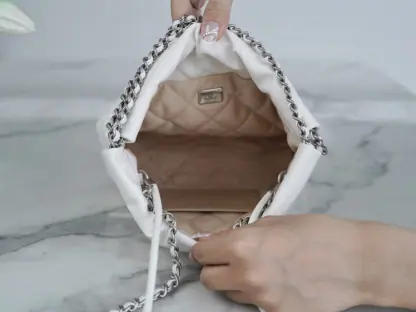 REPLICA CHANEL 22 MINI HANDBAG CALFSKIN WHITE & SLIVER HARDWARE 2025 #4042 - Image 3