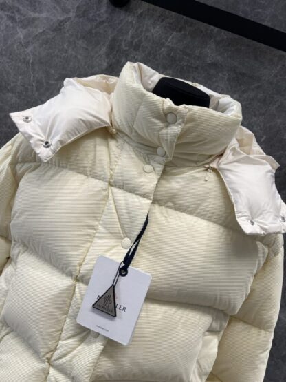 REPLICA MONCLER WOMEN'S ETTORE HOODED TEXTURED SHORT DOWN JACKET WHITE #4133 - Image 5
