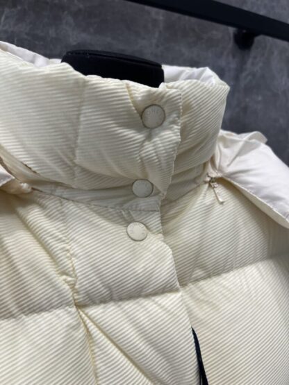 REPLICA MONCLER WOMEN'S ETTORE HOODED TEXTURED SHORT DOWN JACKET WHITE #4133 - Image 7