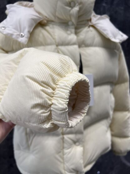 REPLICA MONCLER WOMEN'S ETTORE HOODED TEXTURED SHORT DOWN JACKET WHITE #4133 - Image 4