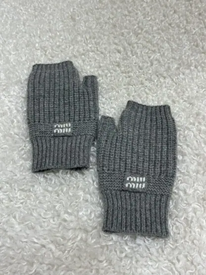  Miu Miu Wool and cashmere gloves 2025 #4088 - Image 9