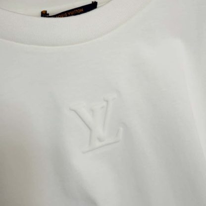  Louis Vuitton Men's Embossed LV T-Shirt White 1AHCNV #4167 - Image 4